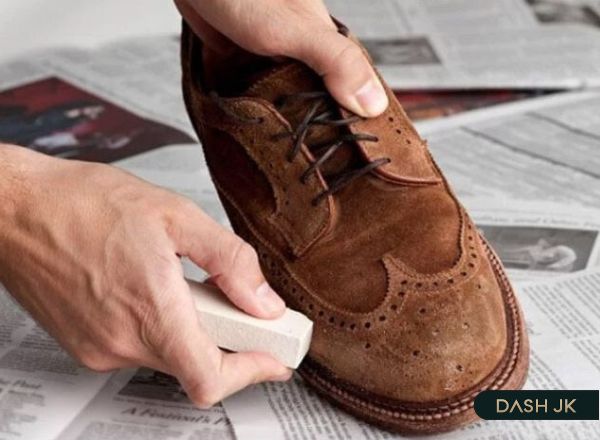 Tẩy bút chì giúp làm mới da lộn