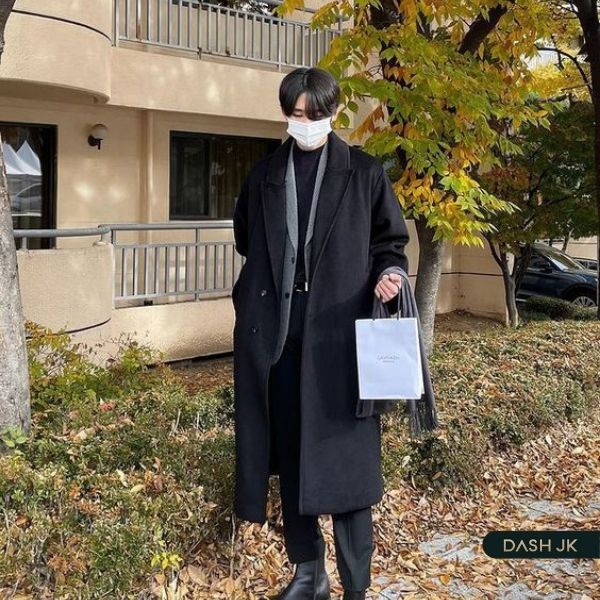 Dark Academia gắn liền với măng tô, áo len, sơ mi, quần âu, vest hay những đôi giày Tây