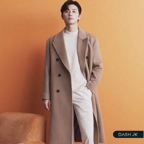 Cách phối đồ với áo sweater nam với áo dạ dáng dài