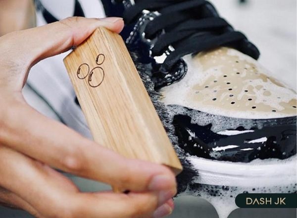 Cách làm sạch giày