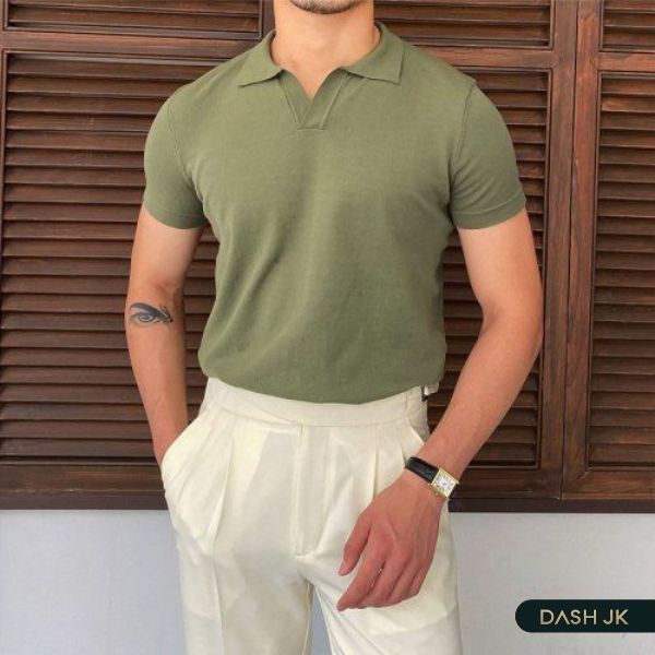 Áo polo xanh cốm mix cùng quần kaki