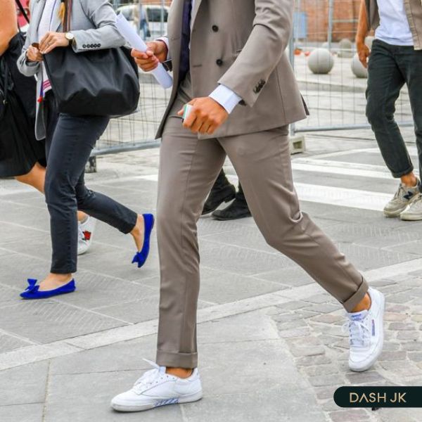 Ưu tiên những đôi giày có màu sắc cơ bản