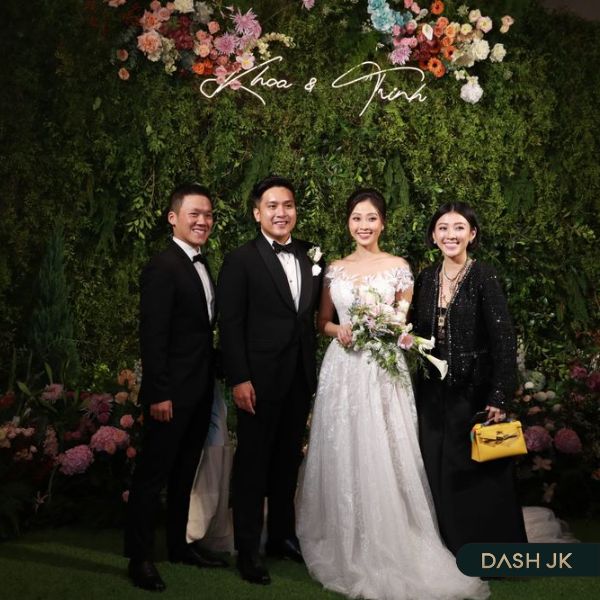 Đi đám cưới mặc đồ đen