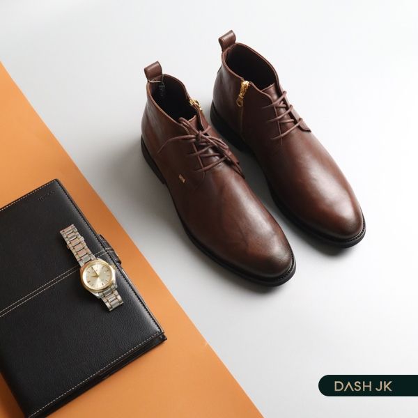 Phối đồ đi đám cưới với elegant boots