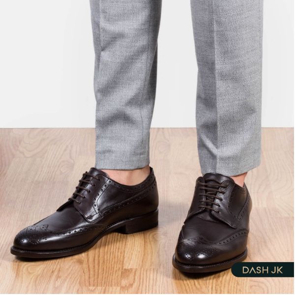 Nam giới dễ dàng ghi điểm với đối tác trong buổi họp khi diện motoj đôi Blucher