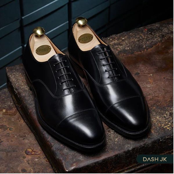 Không gì hợp hơn khi diện một đôi Oxfords vào buổi tiệc Prom cuối cấp