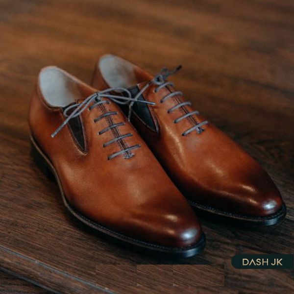 Giày da nam handmade Huy Hoàng cho chàng có mũi chân thon và dài 