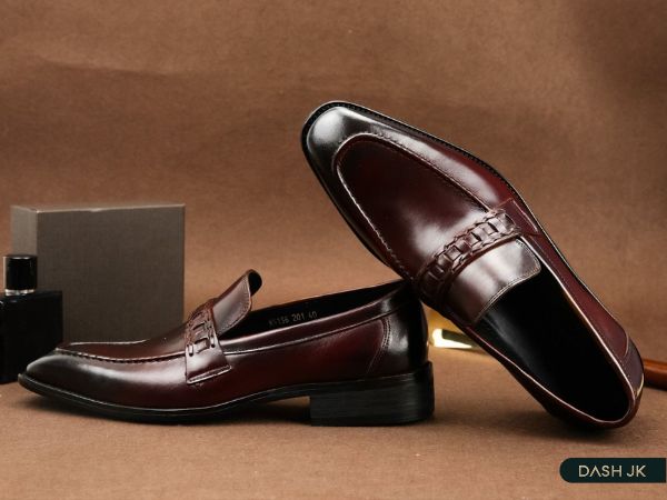 Được chăm sóc tốt, giày da tự nhiên có tuổi thọ trên 10 năm