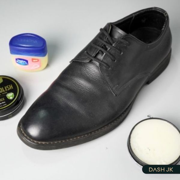 Vaseline giúp làm mềm và hồi phục bề mặt da