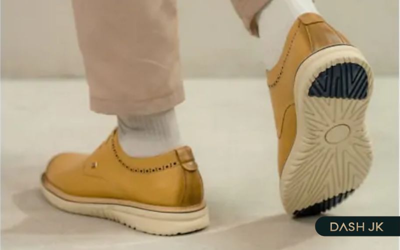 Đế giày nhẹ nhàng, chống trơn trượt, hỗ trợ tốt cho chân