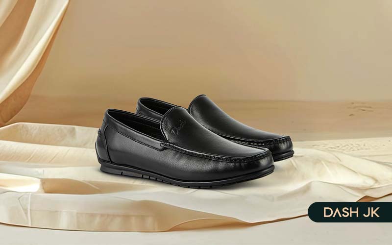 Moccasin là dòng giày lười đế thấp xuất hiện từ nhiều thế kỷ trước