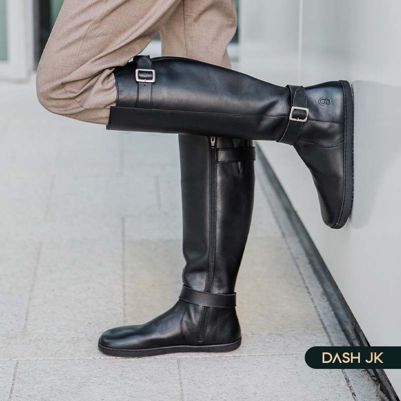 Boots cao cổ trên bắp chân khá kén người dùng