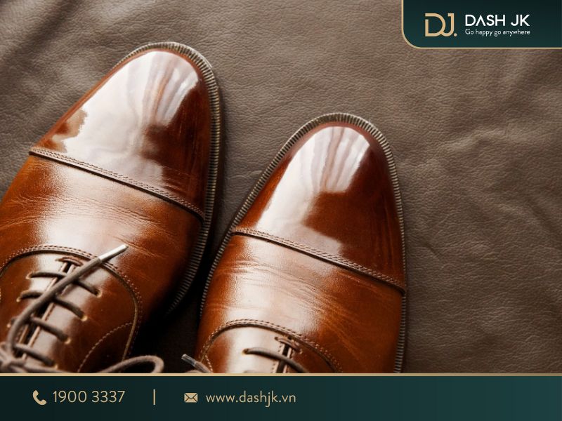 giày da bị gãy mũi