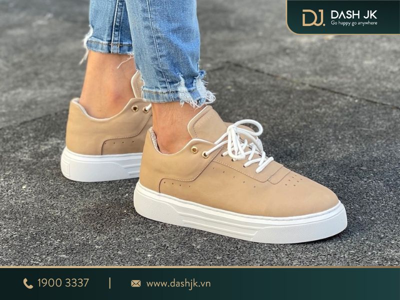Tips phối đồ với giày màu kem nam trendy, thu hút nhất